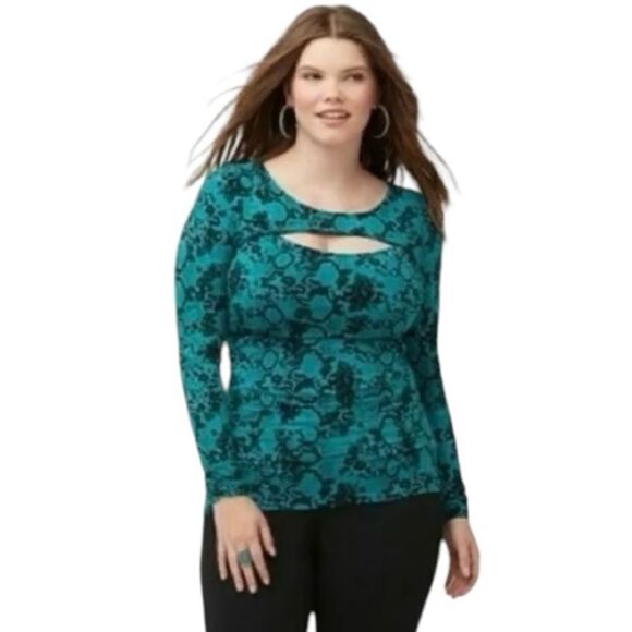 Lane Bryant Fitted Snakeskin Ruched
Side Tunic Top 22/24 - Picture 1 of 5